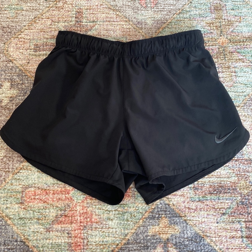 Black Nike shorts